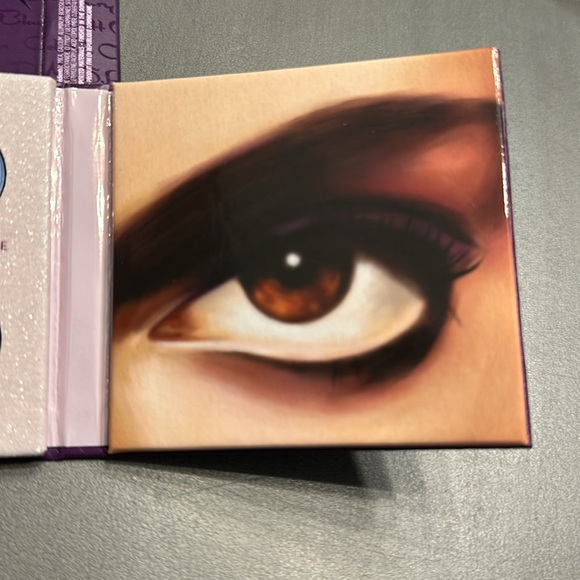 NEW - URBAN DECAY X PRINCE LET’S GO CRAZY EYESHADOW PALETTE
Limited-Edition - Picture 5 of 6